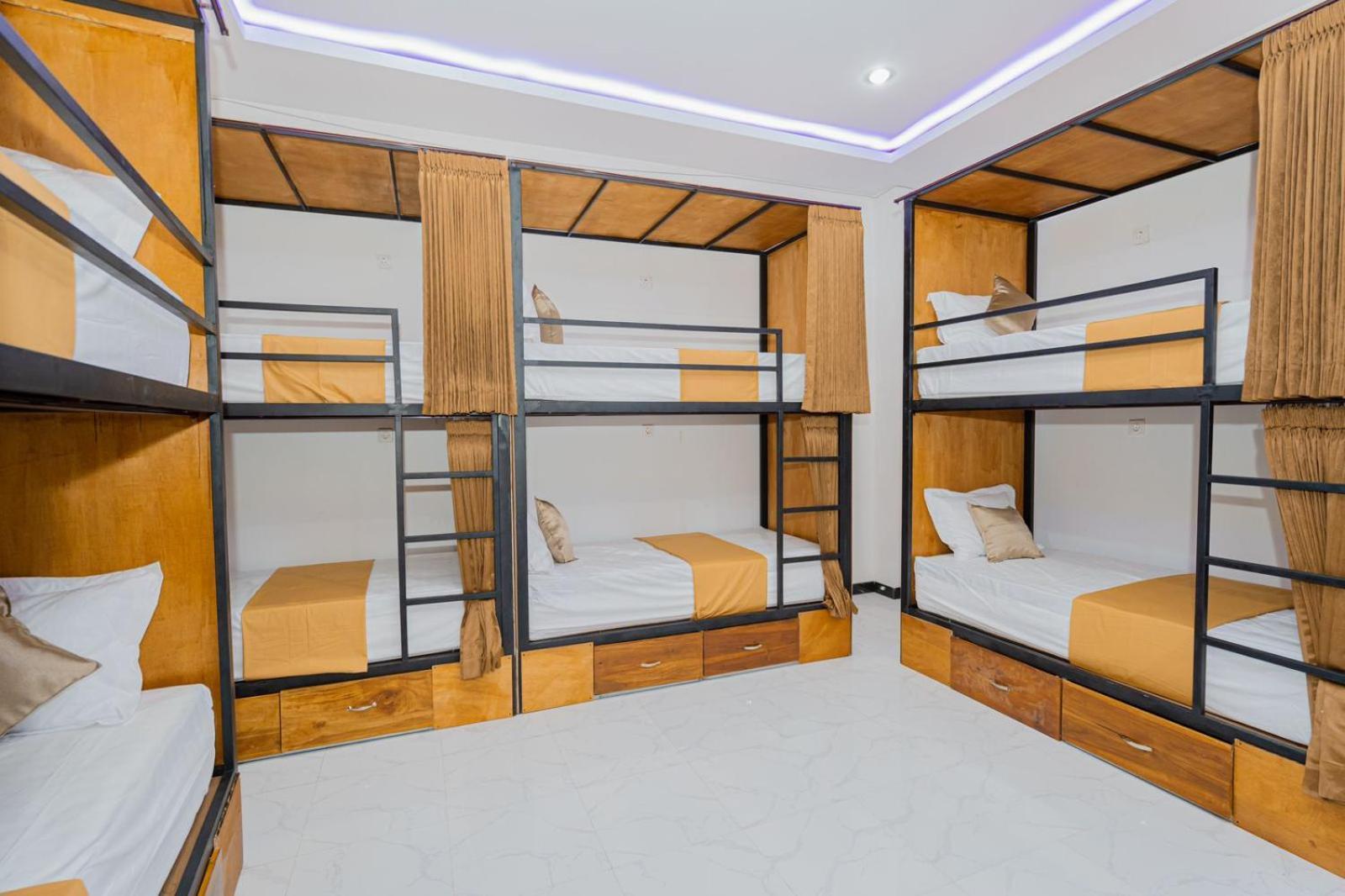 Kamkan Hostel Batununggul Dış mekan fotoğraf